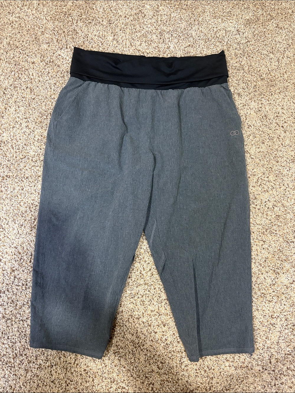 CALIA by Carrie Underwood Gray Cropped Performance Pants with Black Waistband